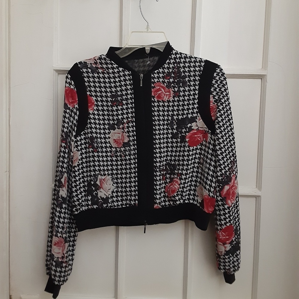 Top - Picture 2 of 3